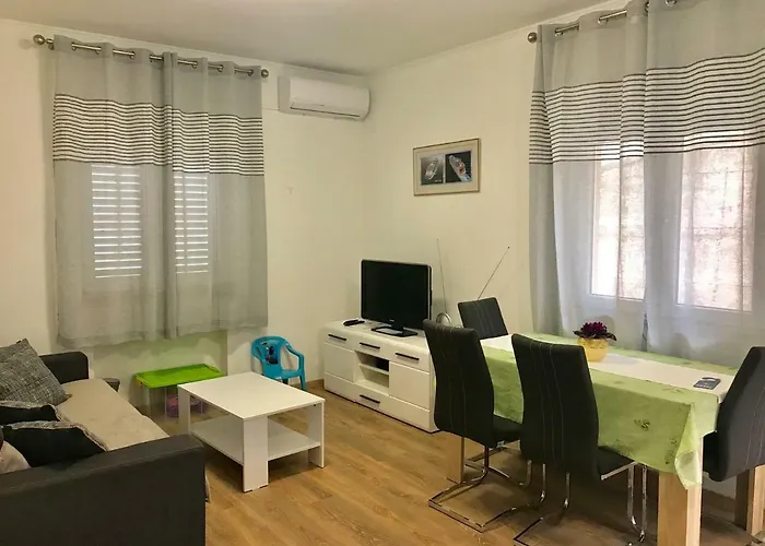 Jelena 2 아파트 챠브타트